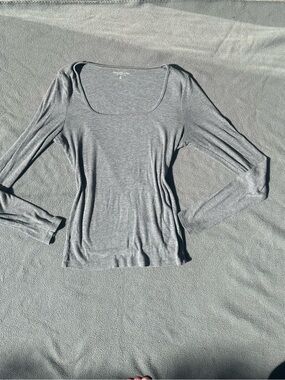 Abercrombie & Fitch Gray Scoop-Neck Long Sleeve Top